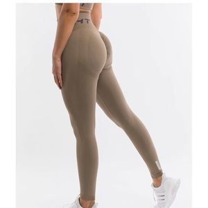 Echt Arise Scrunch Leggings in Taupe SZ: Small